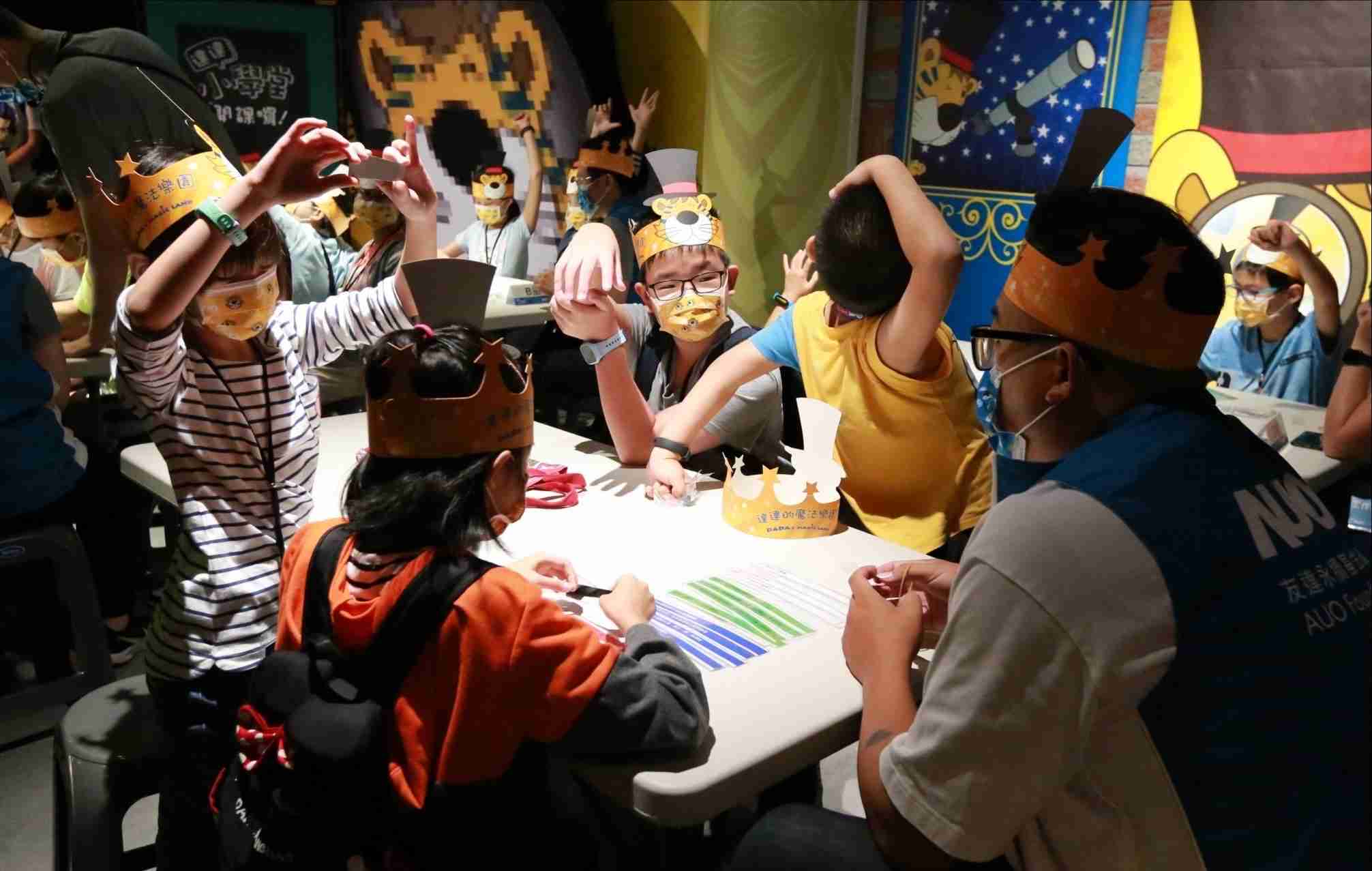 JDB电子以永续理念推动全人教育计划，，，内外结盟储备科普教育人才，，荣获亚太永续行动奖社会共融面的金奖肯定