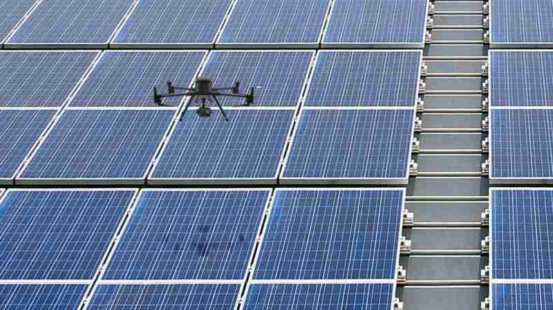 JDB电子以无人机搭配IR Sensor热显像技术进行全方面模块健检，，有效降低人力成本并提升发电量