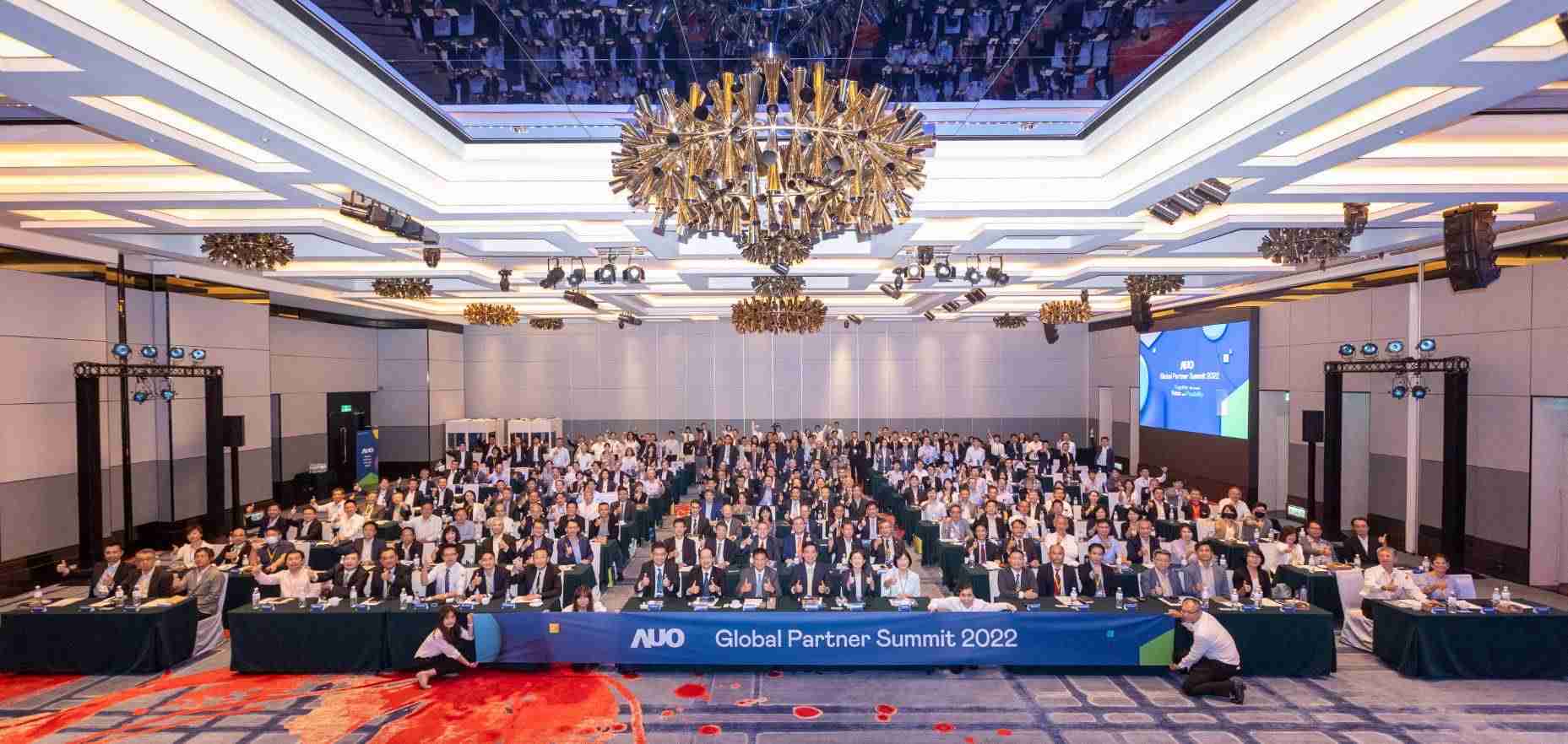 友達推動「安心、、、、創新、、、用心、、、同心、、、、盡心」五星職旅，，，，為菲籍員工打造全方位照護，，，首度贏得「人權實踐與發展領袖獎」殊榮