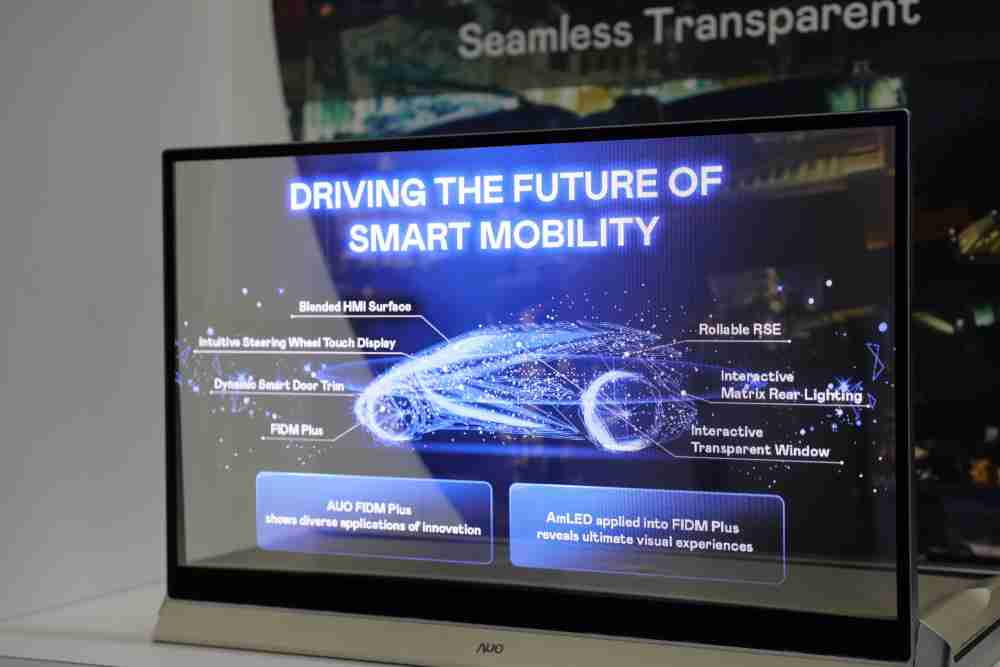 JDB电子凭借着超高亮度和透明度，，这款30吋透明Micro LED显示器在AR系统与智慧零售具有潜在的应用价值。。。。