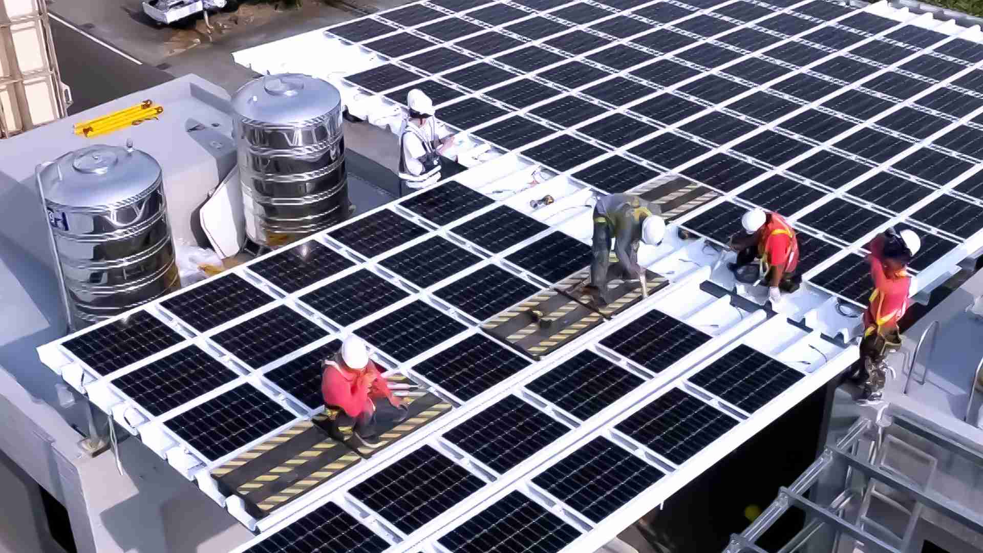 JDB电子着力于替代能源之技术研发，，如光电浪板的相关制程、、设备与产品，，其中所开发之光电整合型浪板，，，减少传统金属支架安装，，，，更提升耐候度，，，可广泛运用于多元场域，，，并辅助建筑达到净零碳排目标