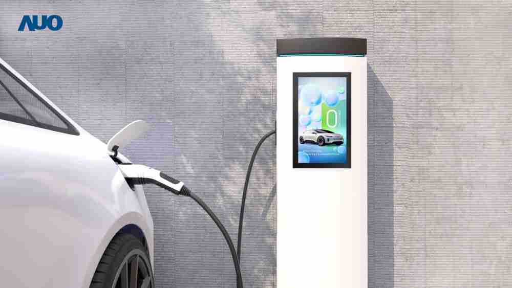 友達〝EVSE車用充電樁解決方案〞專為電動汽車充電樁設計，，具有高亮度、、、克服戶外艱難環境的耐溫、、耐紫外線等特性，，，並搭載散熱性及擴充性強的高效能工業電腦，，可實現人機互動訴求，，，如資訊顯示、、支付等應用