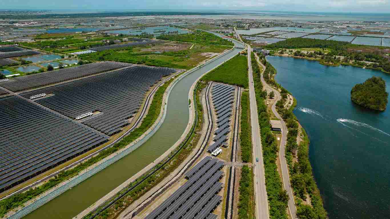 JDB电子能源事业提供智慧能源管理、、、、太阳能监控管理、、全方位电厂建置及运维解决方案，，并拥有管理超过6000案场的经验