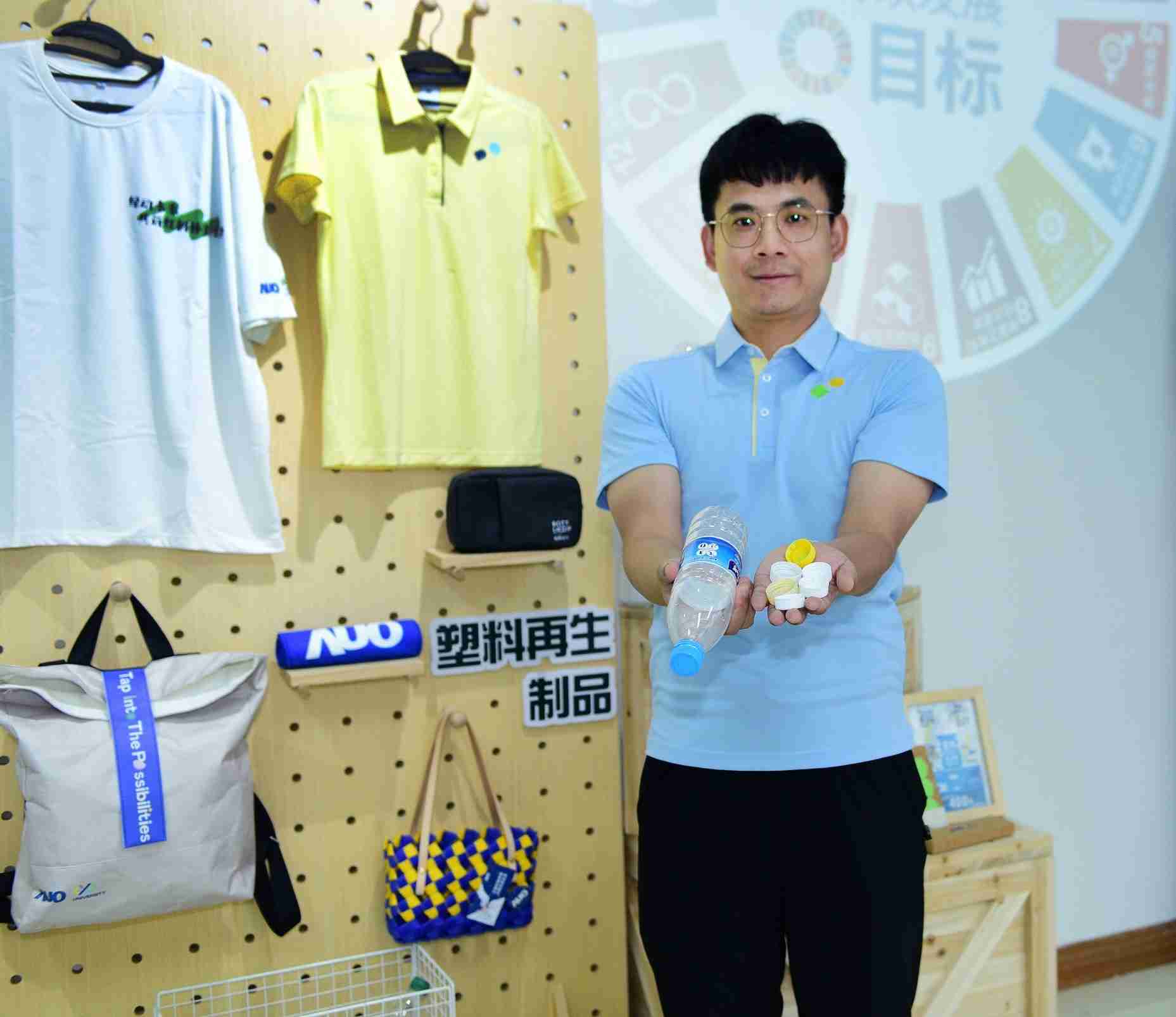 「2024智慧JDB电子展」永续发展馆中，，，展示JDB电子厦门驱动永续发展之成果，，，，包含将厂内废弃物再制为实用物品，，将永续发展理念深植于员工生活日常实践